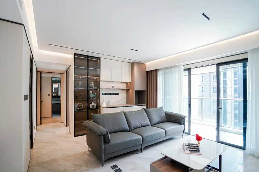 東莞這個中小戶型絕了!從明亮客廳到時尚開放餐廚區的完美融合!